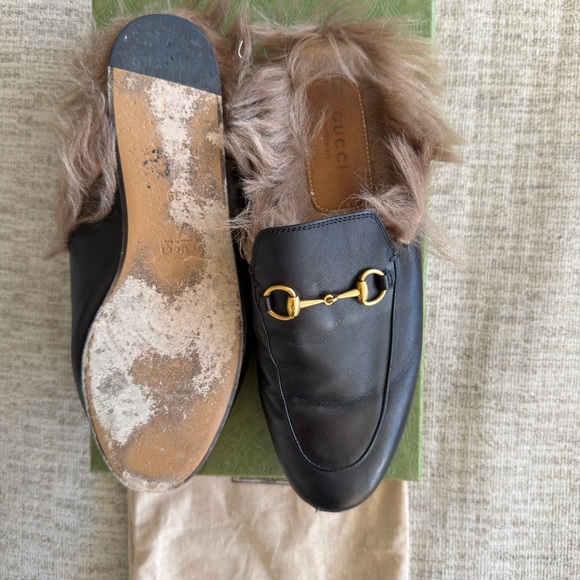 Gucci Black Leather Loafers with Brown Fur and Gold Detail - Picture 4 of 5